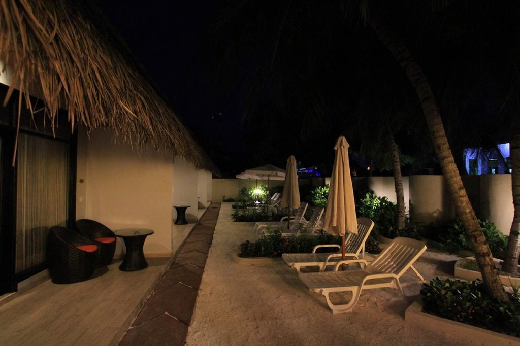 Local Island Inn Hangnaameedhoo Exteriör bild