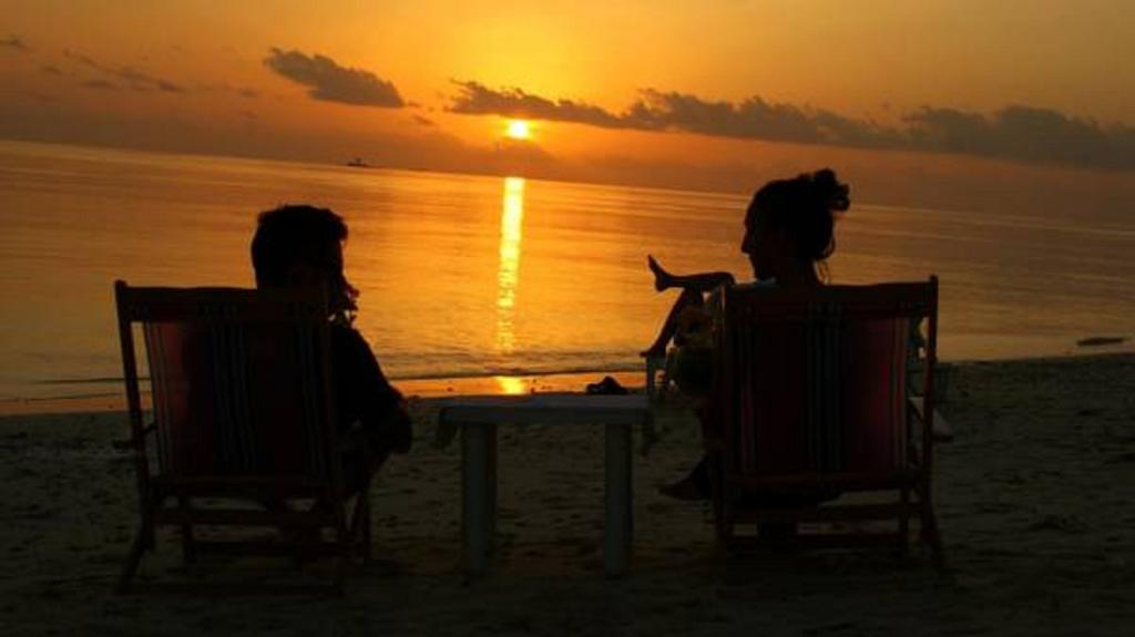 Local Island Inn Hangnaameedhoo Exteriör bild