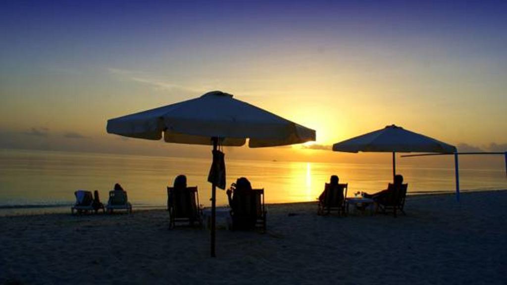 Local Island Inn Hangnaameedhoo Exteriör bild