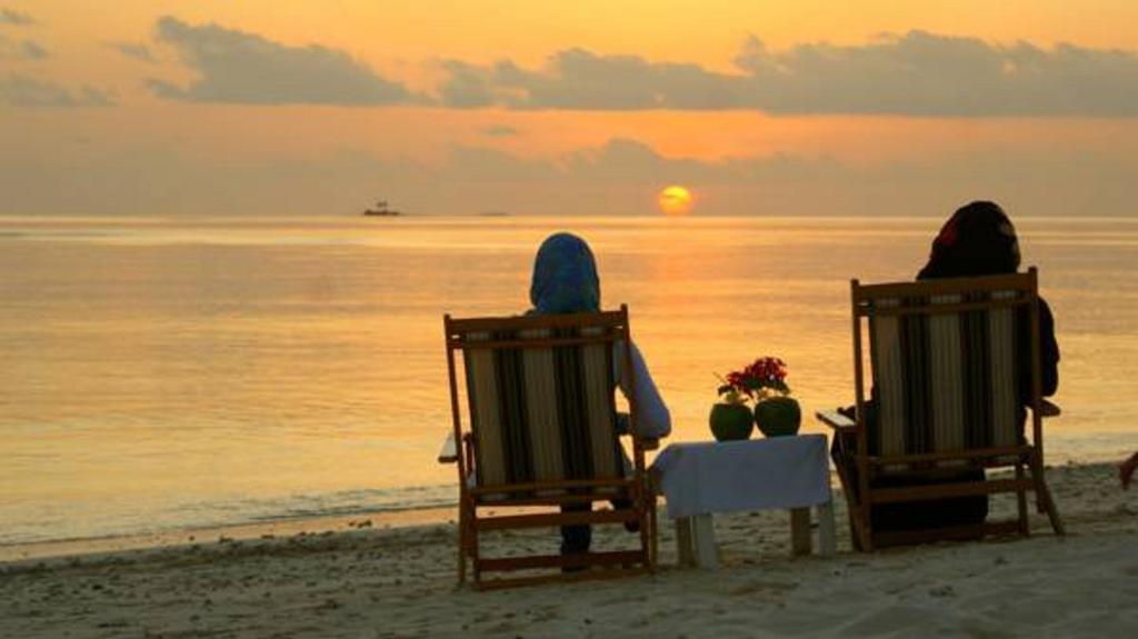 Local Island Inn Hangnaameedhoo Exteriör bild