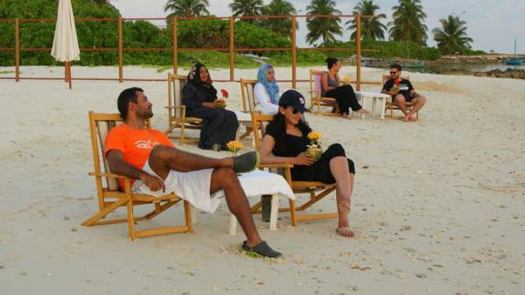 Local Island Inn Hangnaameedhoo Exteriör bild