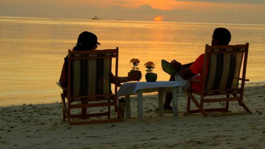 Local Island Inn Hangnaameedhoo Exteriör bild