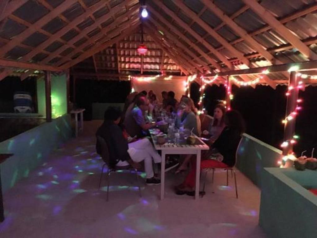 Local Island Inn Hangnaameedhoo Exteriör bild