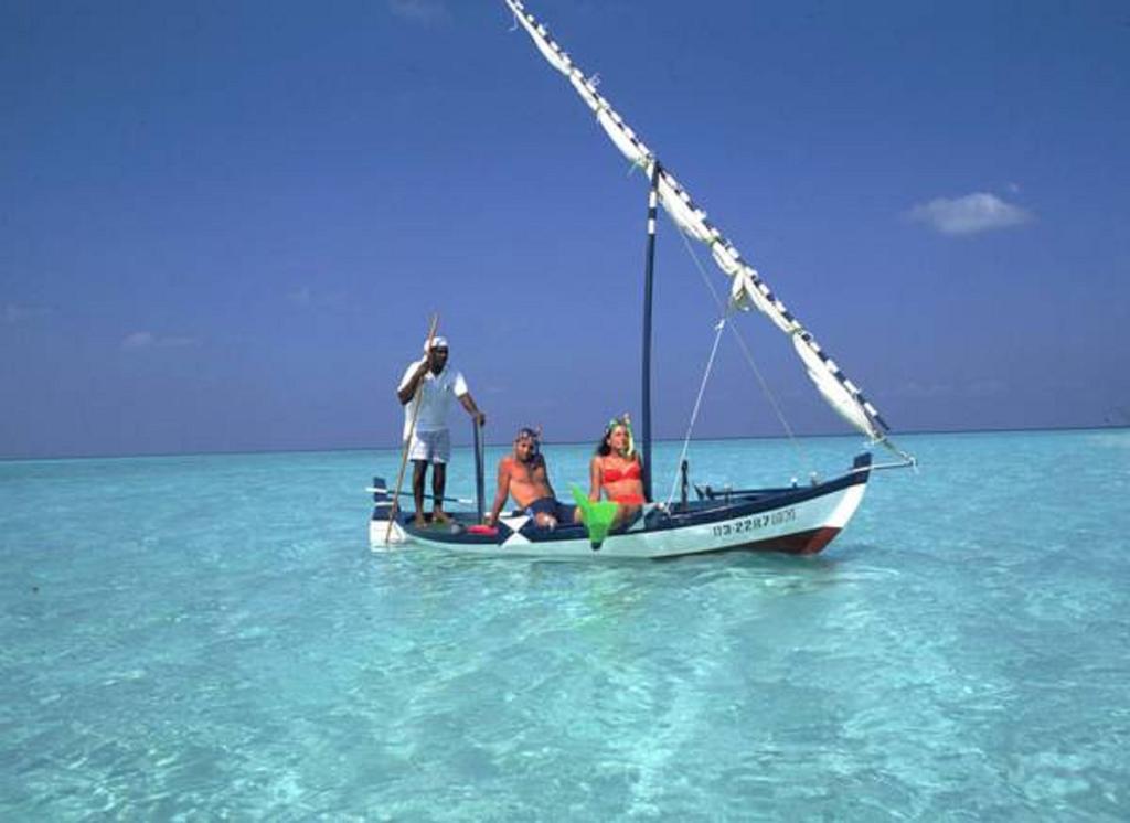 Local Island Inn Hangnaameedhoo Exteriör bild