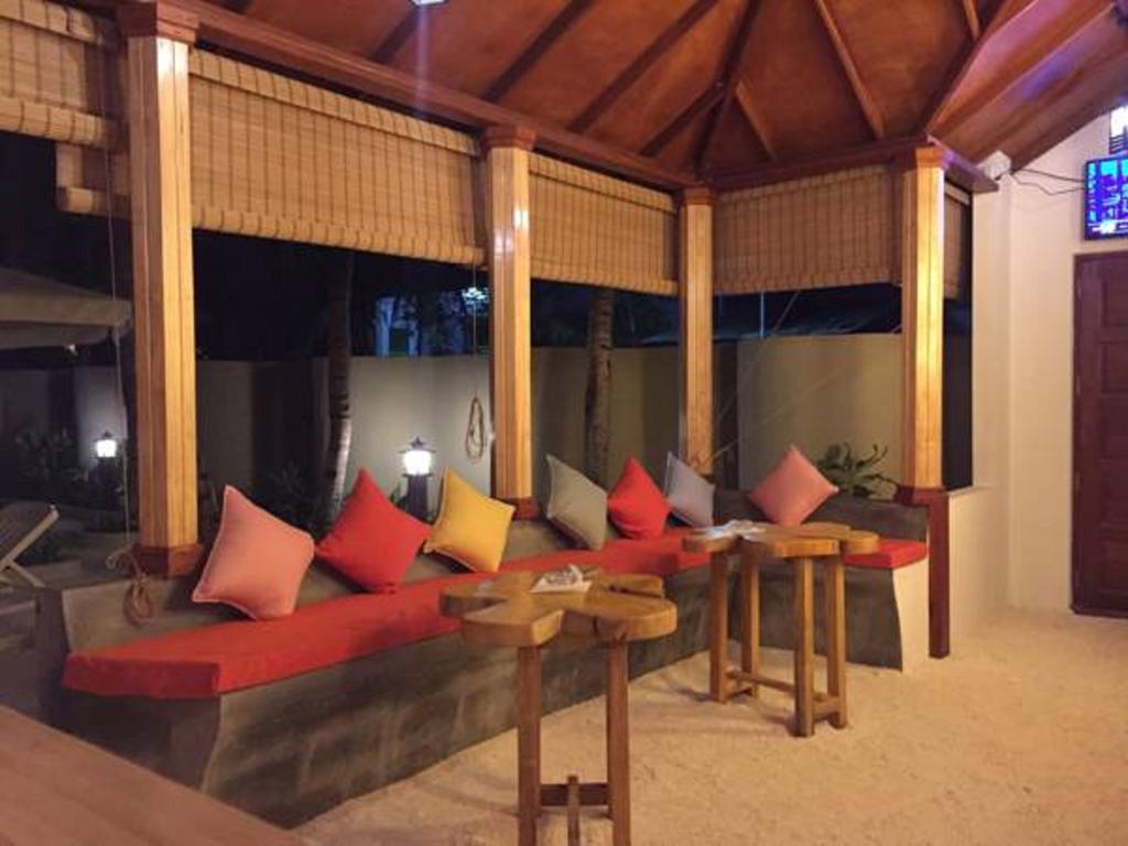 Local Island Inn Hangnaameedhoo Exteriör bild