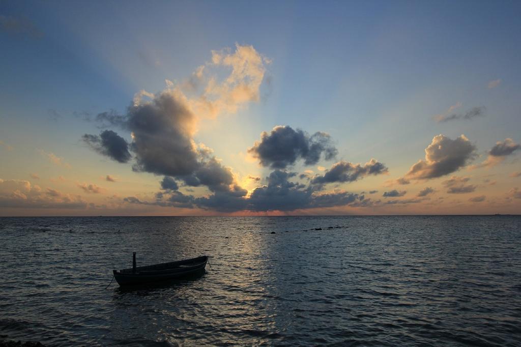 Local Island Inn Hangnaameedhoo Exteriör bild
