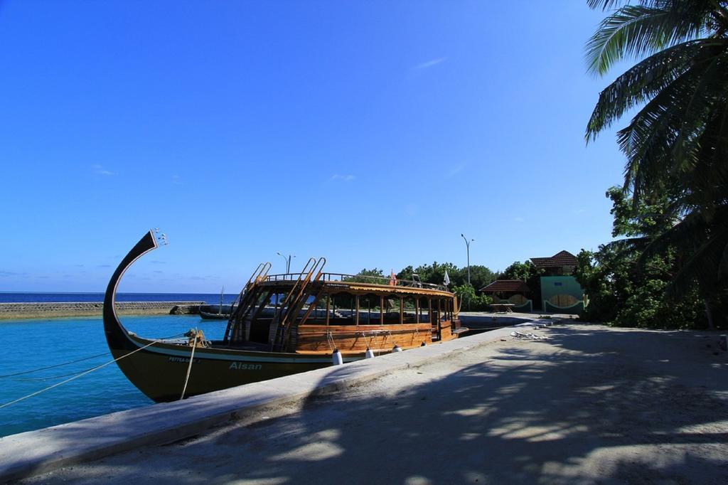 Local Island Inn Hangnaameedhoo Exteriör bild