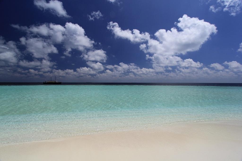Local Island Inn Hangnaameedhoo Exteriör bild