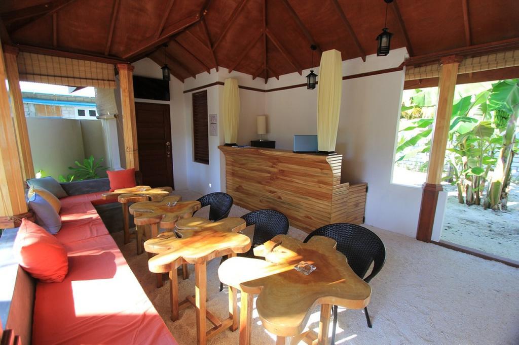 Local Island Inn Hangnaameedhoo Exteriör bild