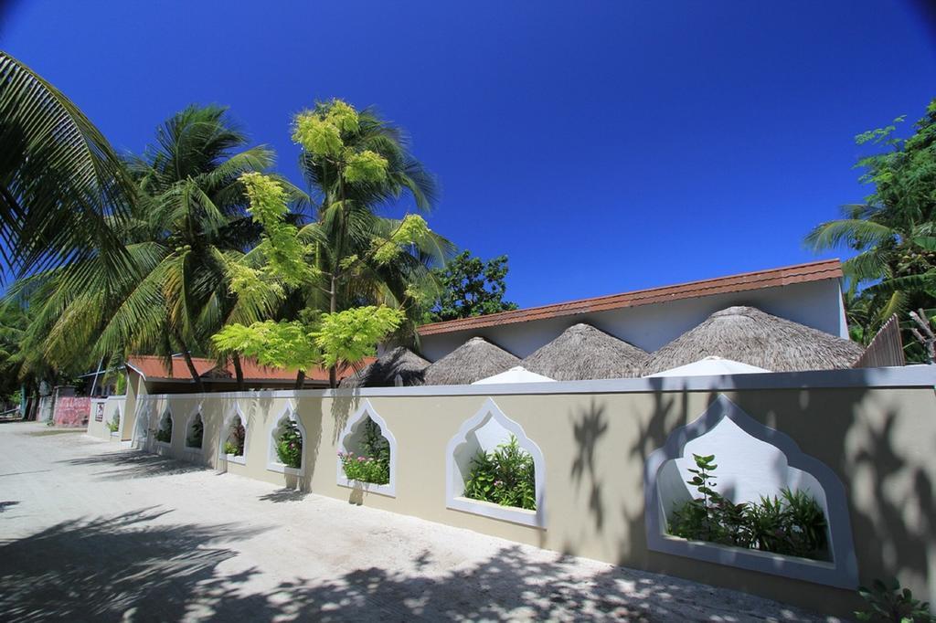 Local Island Inn Hangnaameedhoo Exteriör bild